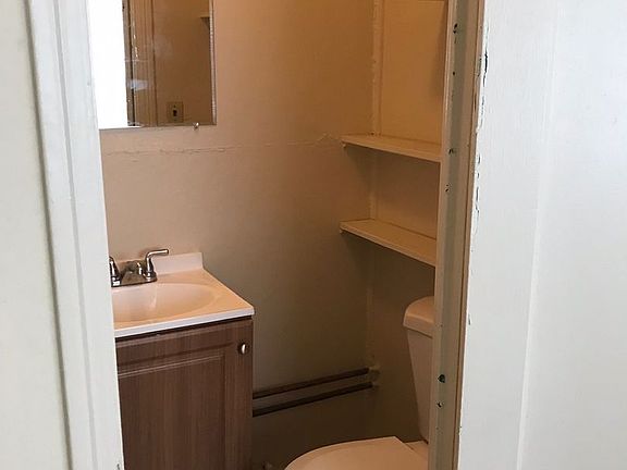 5th image of 1243 Bond St #B