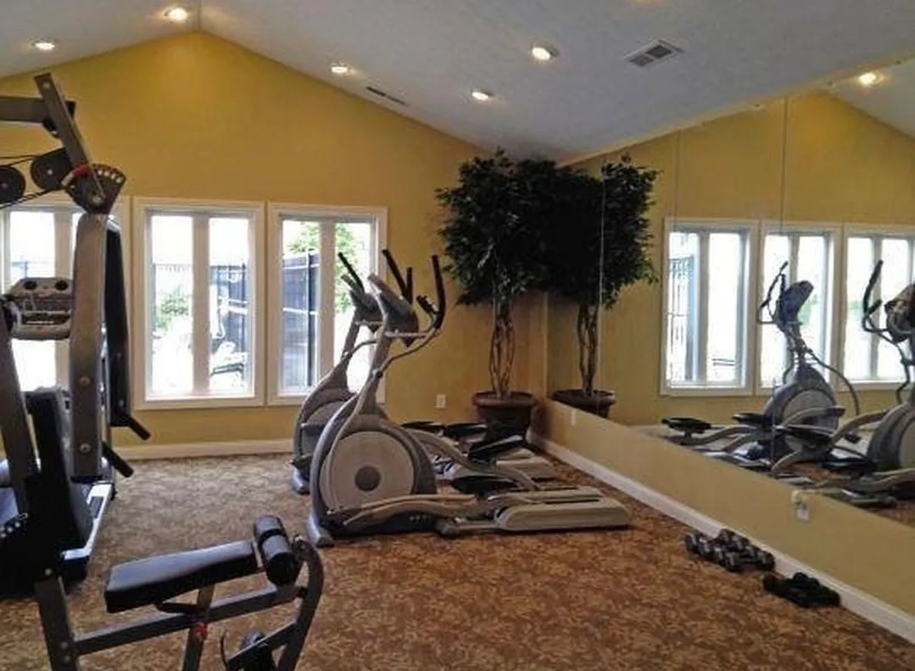 2 bed, 1.5 bath, 1056 sqft, $1,550 — Photo 3