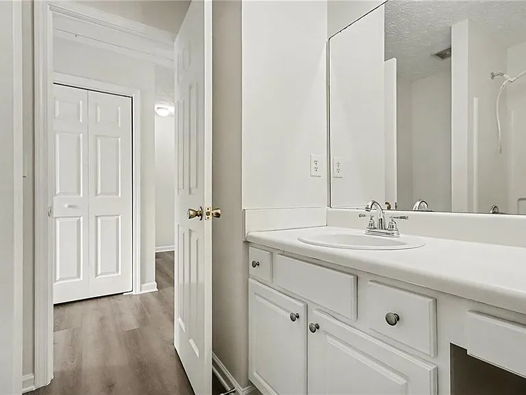 2559 Walden Lake Dr — Photo 14