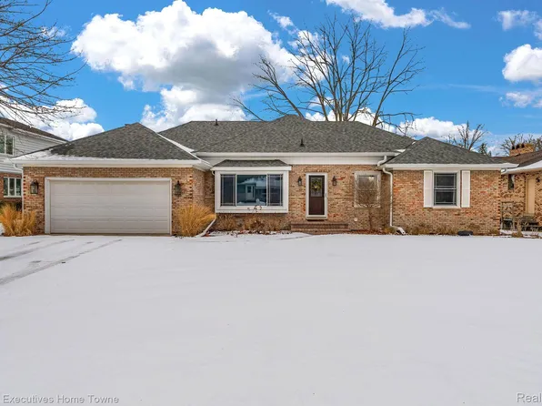 2849 Canal Dr, Port Huron, MI 48060