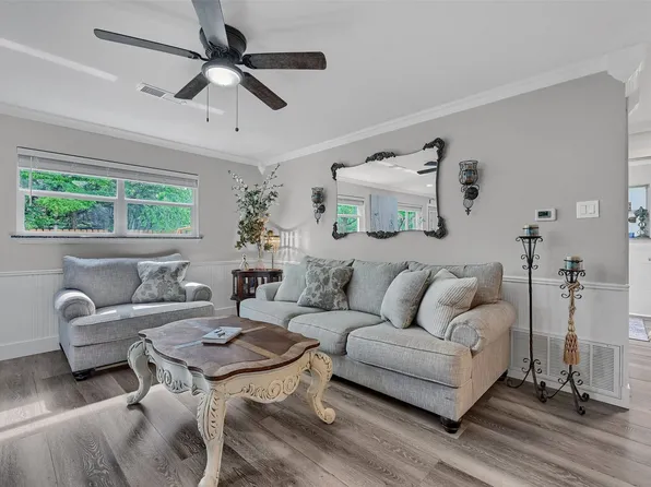 1210 Carla Dr, Denison, TX 75020
