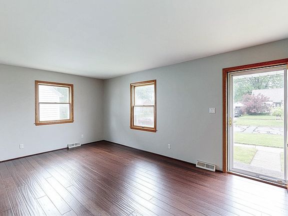 4th image of 878 N Firestone Blvd