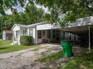 803 S Howeth St, Gainesville, TX 76240