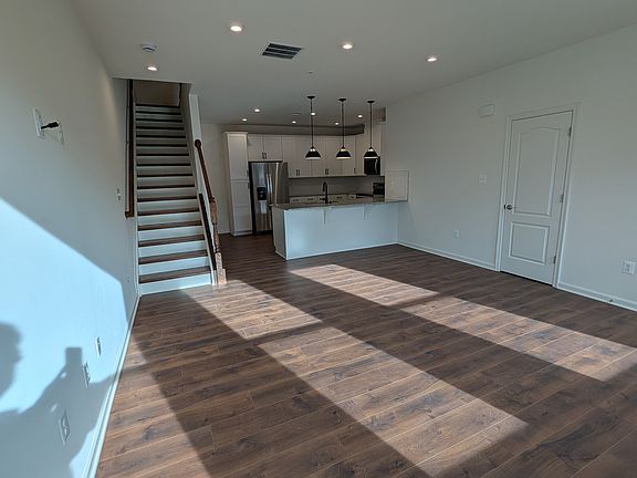 5th image of 9926 Sir Barton Way #A