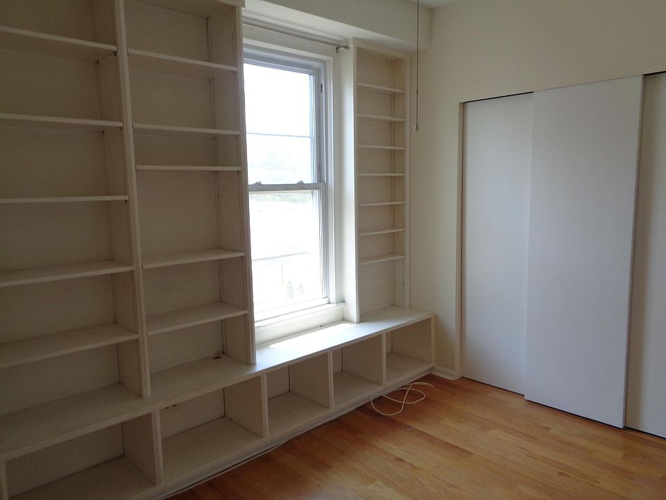 1st image of 3914 N Richmond St #2