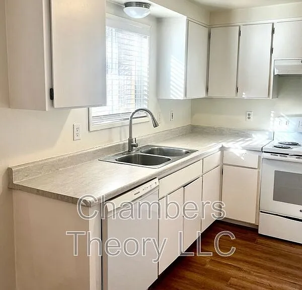 695 SE Centennial St #B — Photo 11