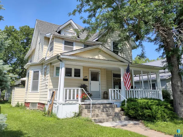 411 E 1st Ave, Miller, SD 57362