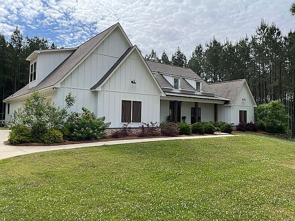 3rd image of 790 Clover Ridge Way