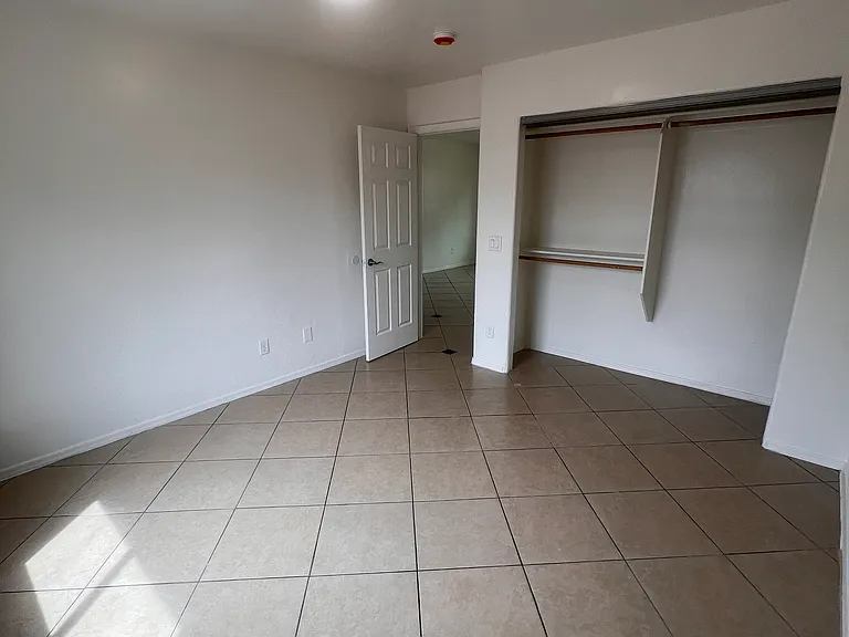 3925 E Blacklidge Dr #4 — Photo 8