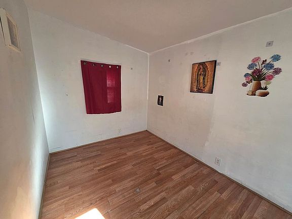 4th image of 120 Kingsland Ave #1