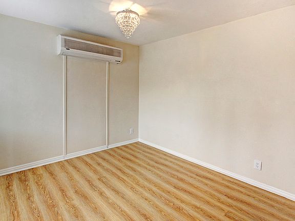 3rd image of 1212 W 93rd St Floor 1