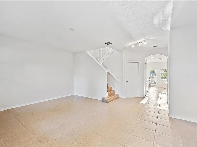 2106 SE Grand Dr — Photo 11