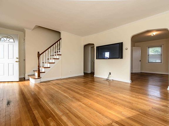2nd image of 216 Silverlake Blvd