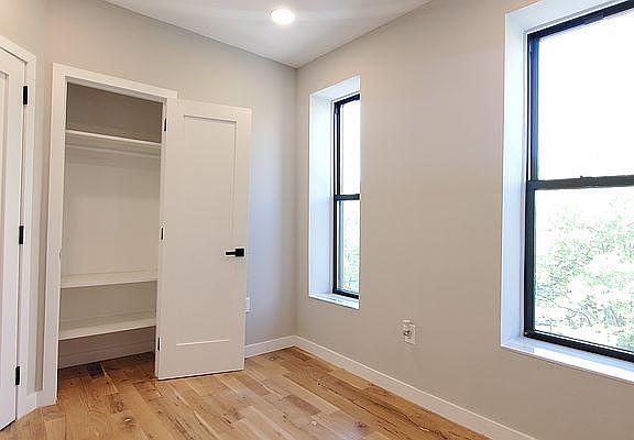 4th image of 213 Saint Anns Ave APT 4