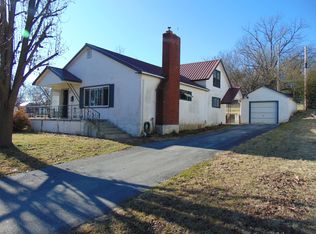 304 Gravel St, Cassville, MO 65625