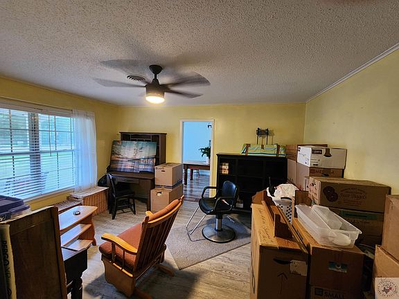 4th image of 401 Tanglewood Dr