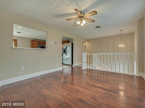 3rd image of 410 White Oak Pl