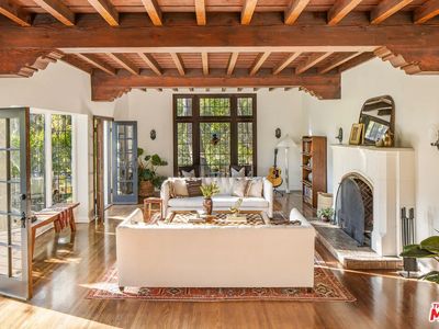 2242 Canyon Dr, Los Angeles, CA, 90068