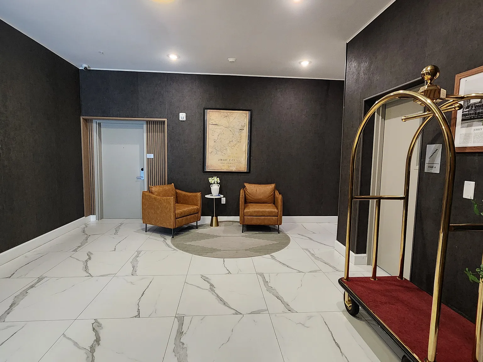 1 bed, 881 sqft, $3,100 — Photo 3
