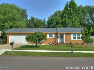 2525 Kewadin Dr NE, Grand Rapids, MI 49525