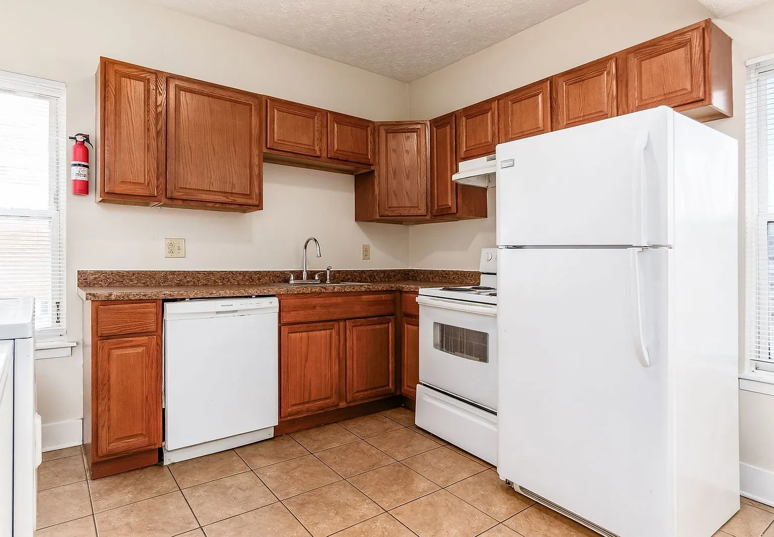 4 bed, 1.0 bath, $1,760 — Photo 4