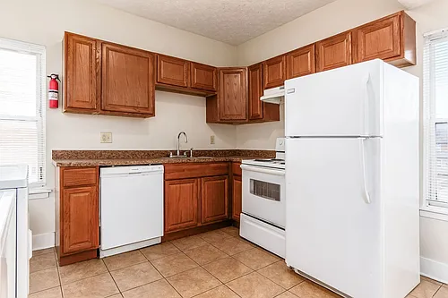 1371 Summit St Photo 1