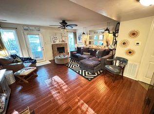 1959 N East Oaks Dr, Fayetteville, AR 72703