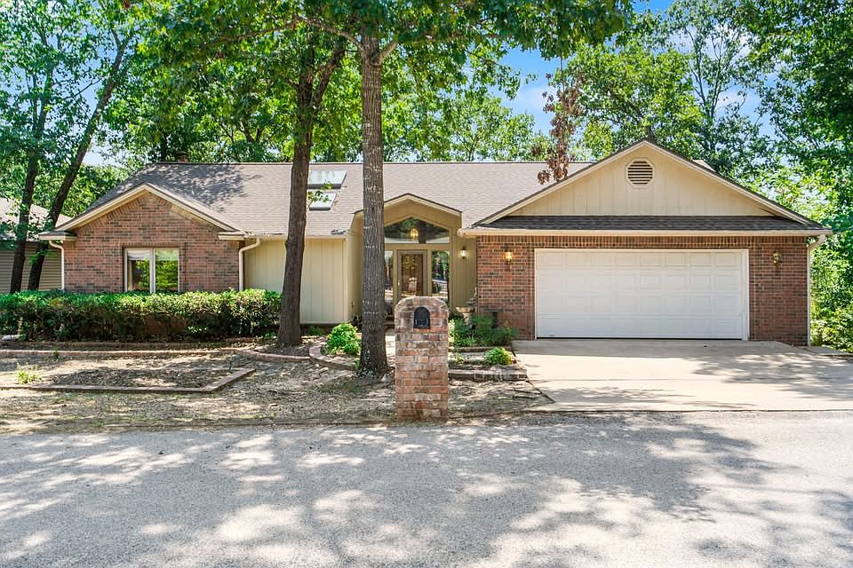 1st image of 30 Kensington Dr