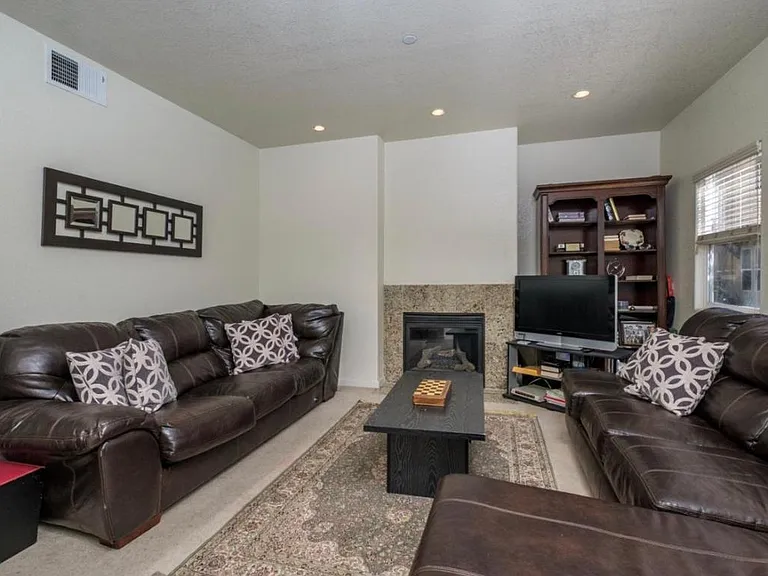 3 Carmel Cir — Photo 8