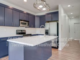 760 Wedgewood Park