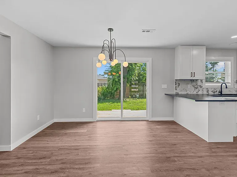 809 Carson Dr — Photo 6