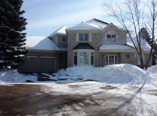 5 Andover Ct, Lincolnshire, IL 60069