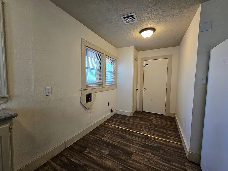 617 N Bonita Ave — Photo 11