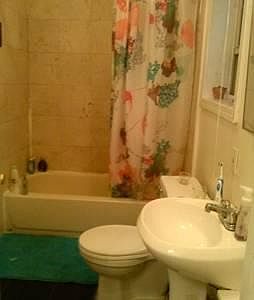 4th image of 212 Valencia St #D