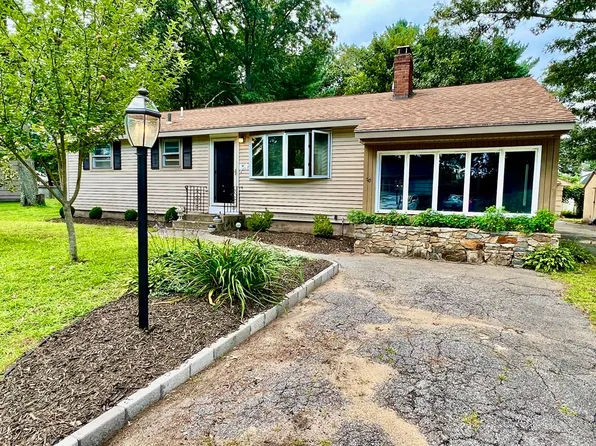 50 Vale St, Tewksbury, MA 01876