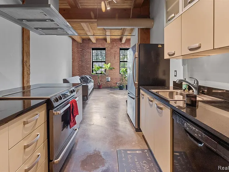 6533 E Jefferson Ave #117 — Photo 8