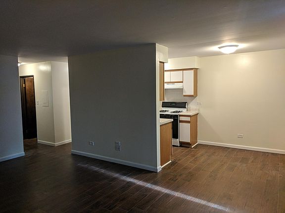 3rd image of 1005 Dickens Way