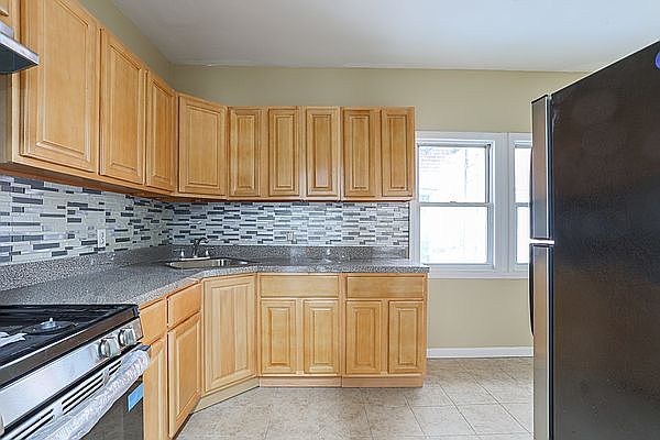 1st image of 2220 E 19th St #1