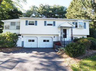 90 S Gate Dr, Poughkeepsie, NY 12601