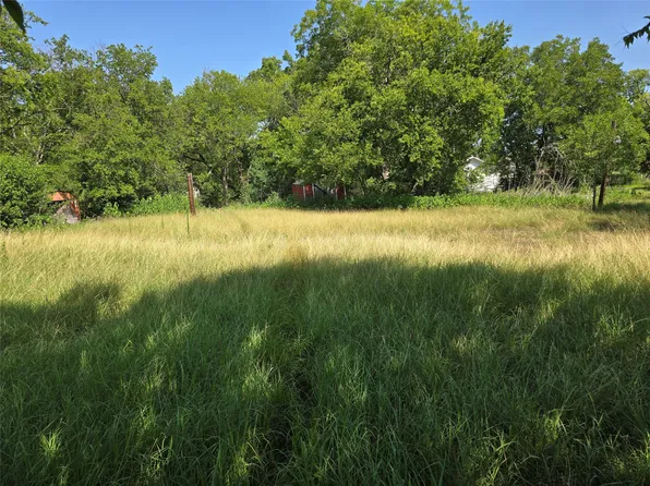 702 NW 3rd St, Hubbard, TX 76648