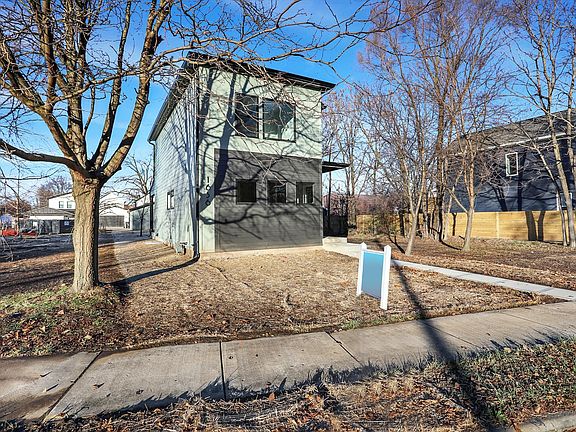 2nd image of 1656 Roosevelt Ave