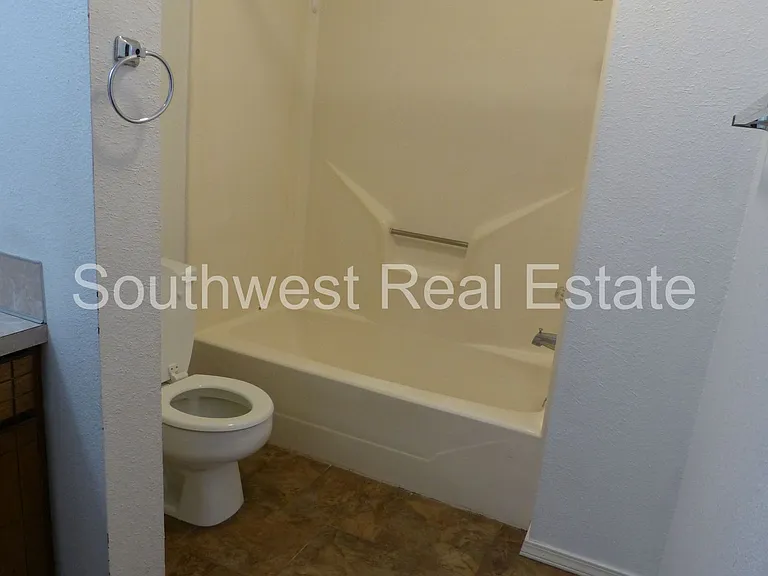 1220 W. Manana Blvd. — Photo 17
