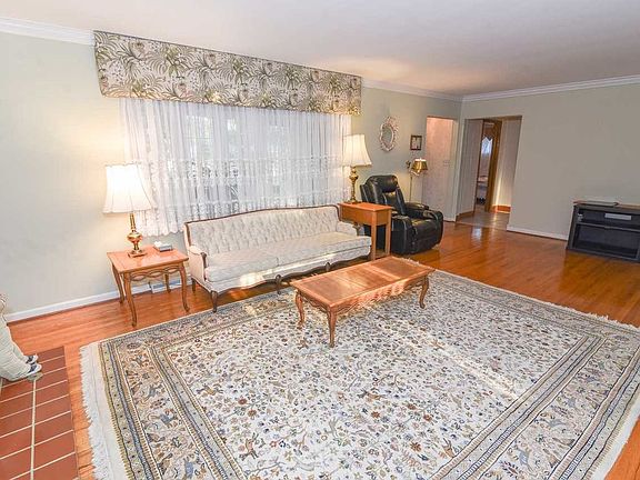 5th image of 3050 Lindsey Dr