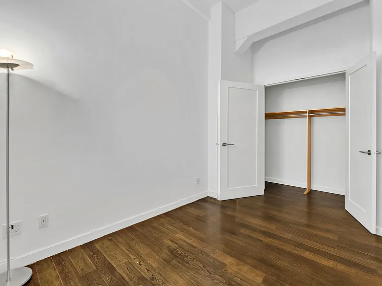11 E 36th St #406 — Photo 4