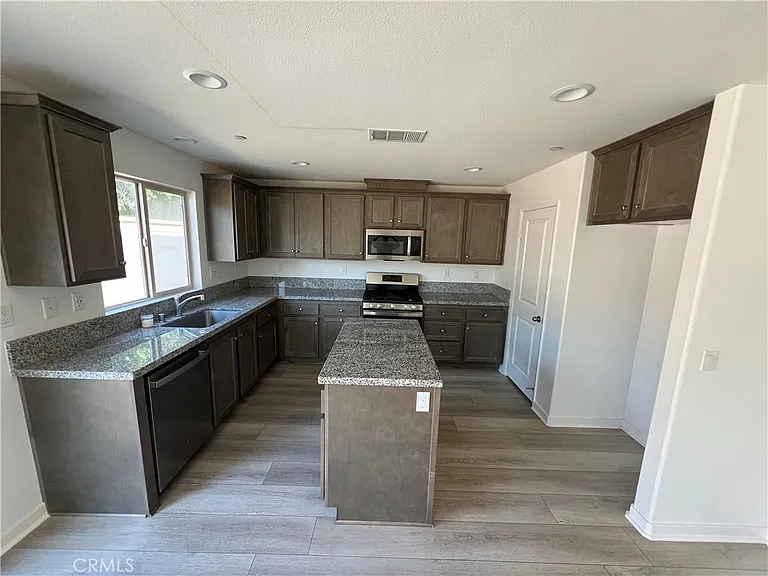 24024 Roybal Way — Photo 3