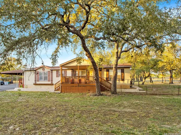 1218 Eagle Creek, Floresville, TX 78114