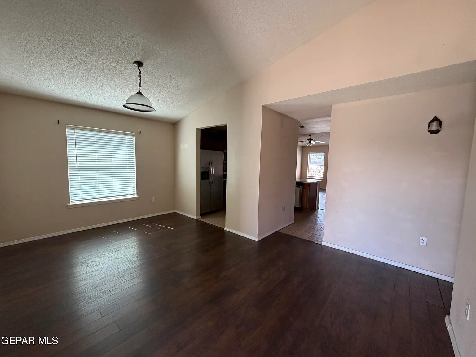 3 bed, 2.0 bath, 1390 sqft, $1,700 — Photo 2