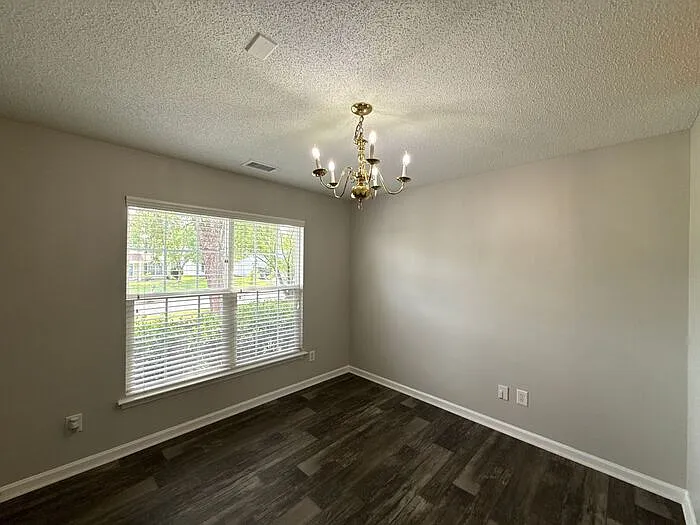 4 bed, 2.5 bath, 1830 sqft, $2,095 — Photo 2