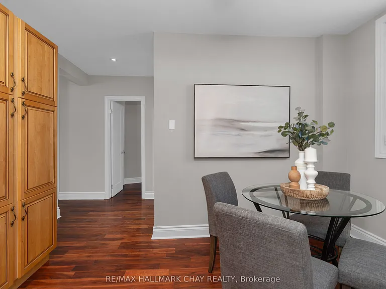330 Shanty Bay Rd — Photo 17