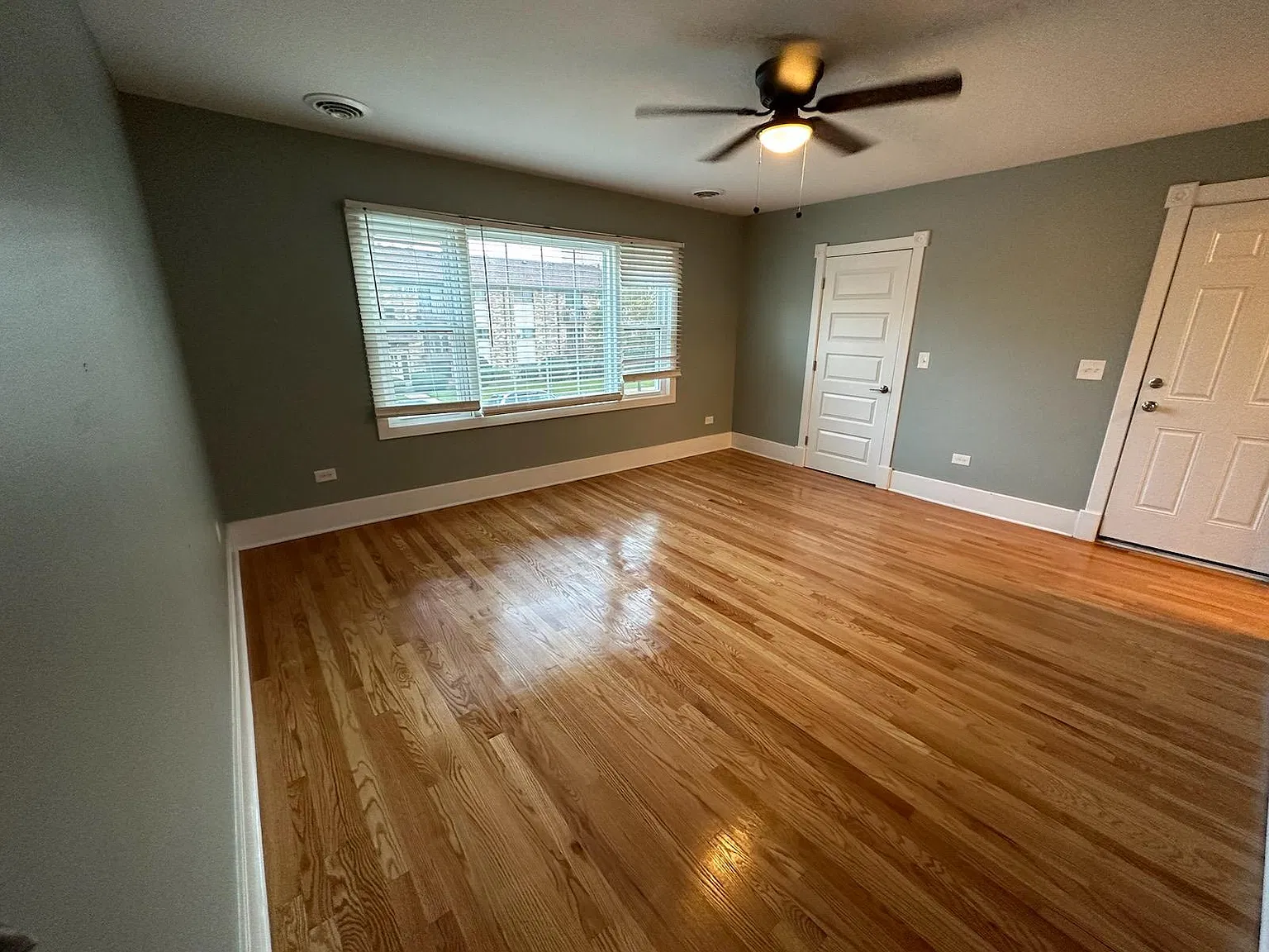 2 bed, 1000 sqft, $1,800 — Photo 2
